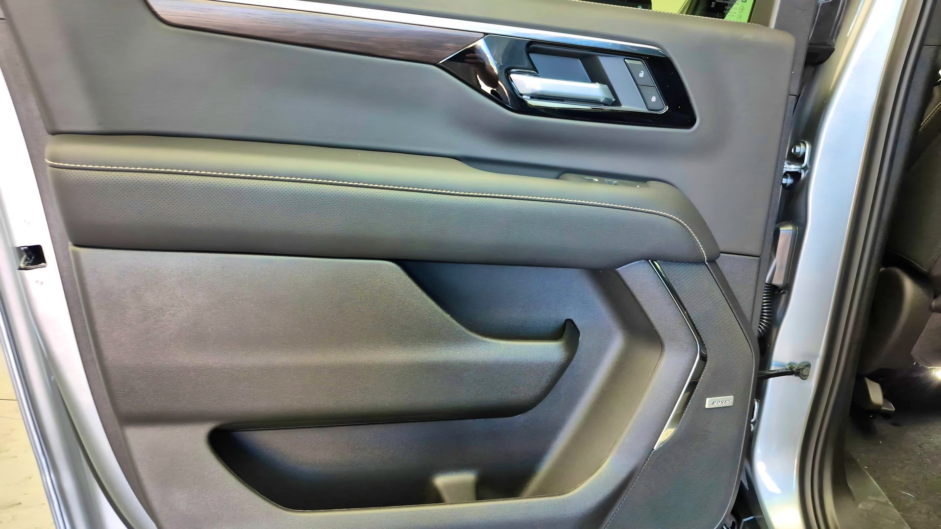 2026 Chevrolet Suburban Premier - Photo 23