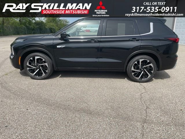 Used 2024 Black Mitsubishi SEL image 9