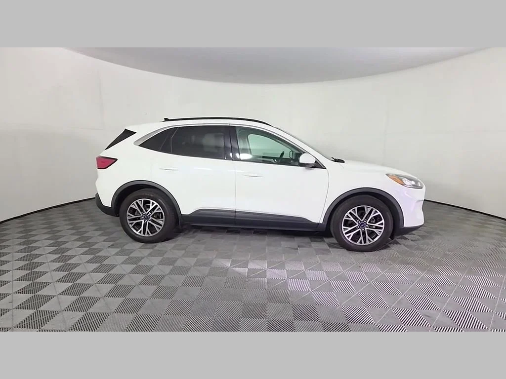 Used 2020 White Metallic Ford SEL image 35