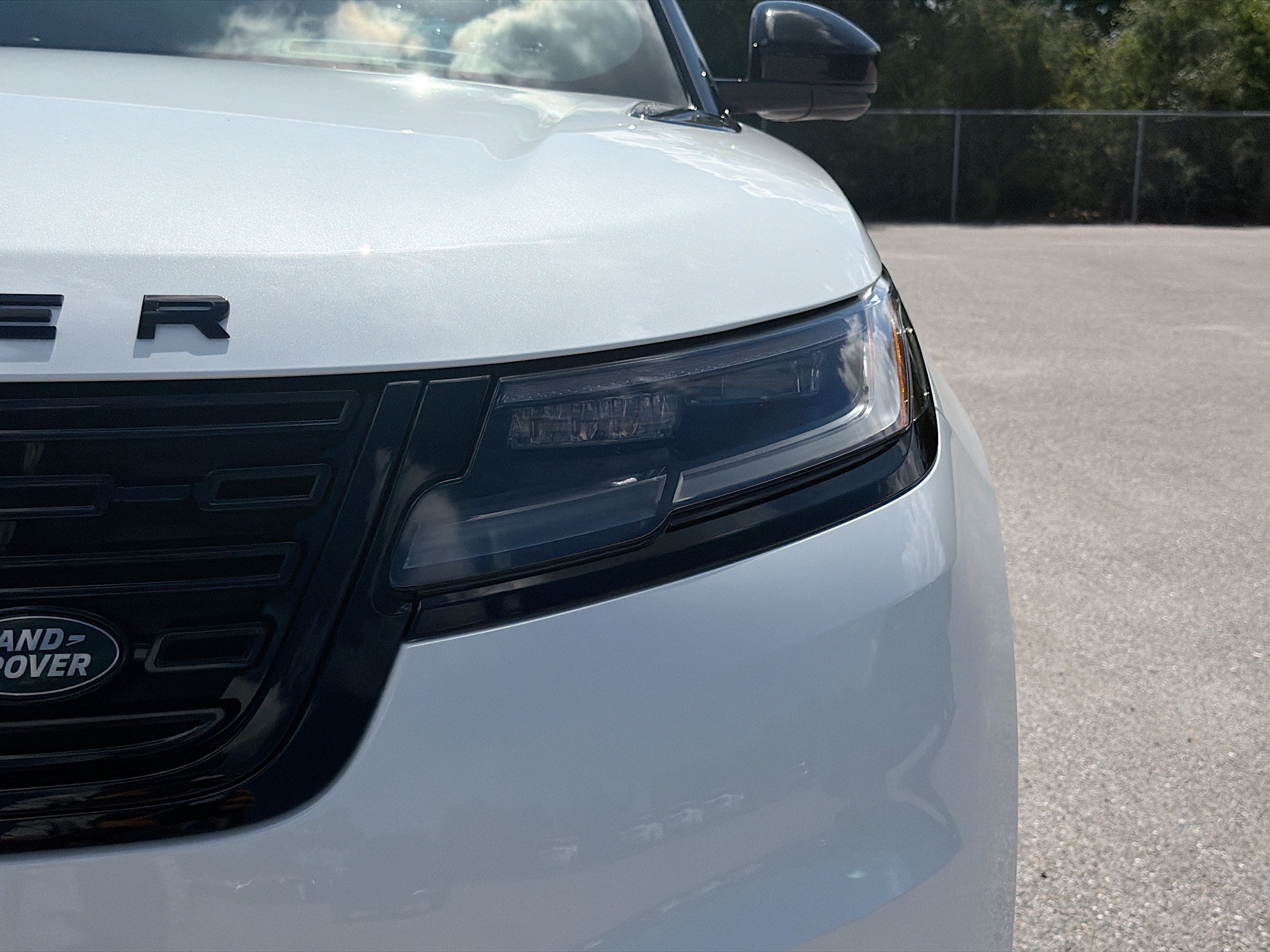 New 2026 Ostuni Pearl White Land Rover Belgravia Edition image 9