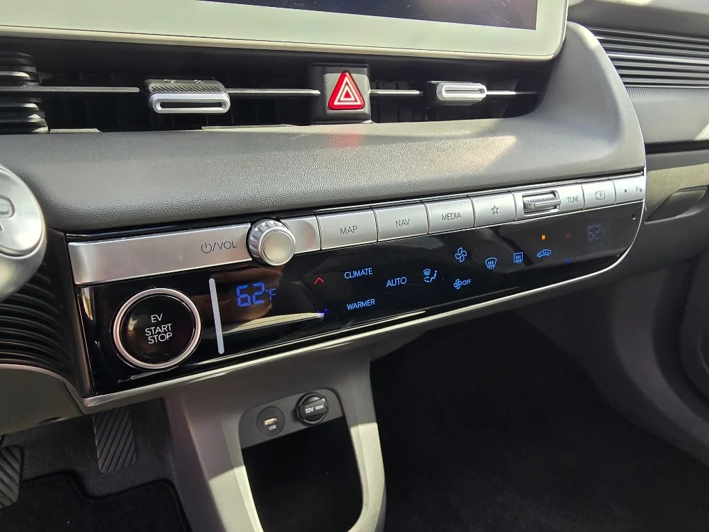 Used 2023 Abyss Black Hyundai SE image 22