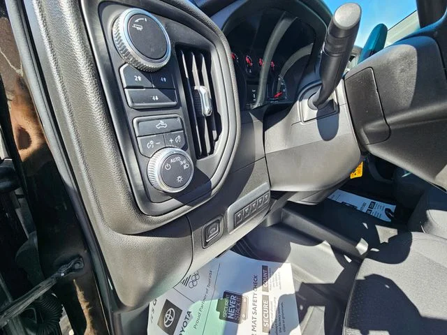 Used 2020 Onyx Black GMC Base image 10