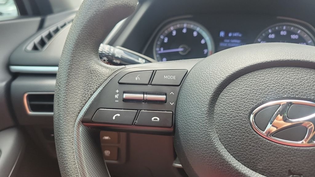 Certified Used 2022 Silver Hyundai SE image 20