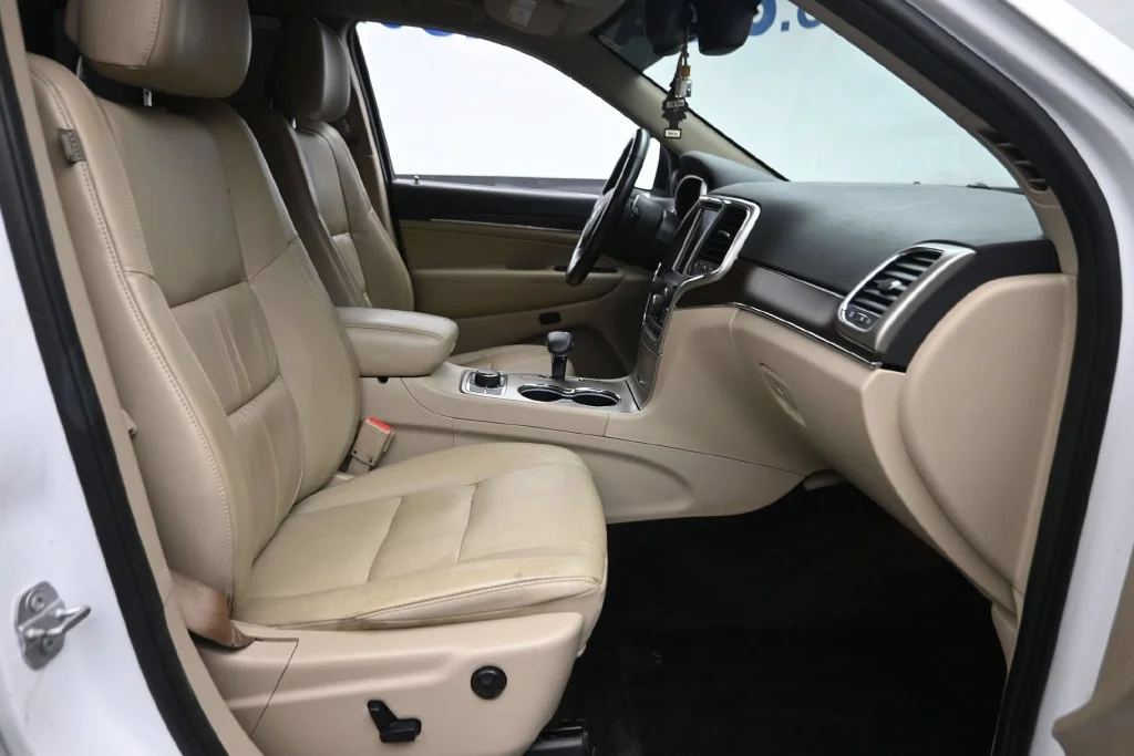 Used 2015 White Jeep Limited image 9