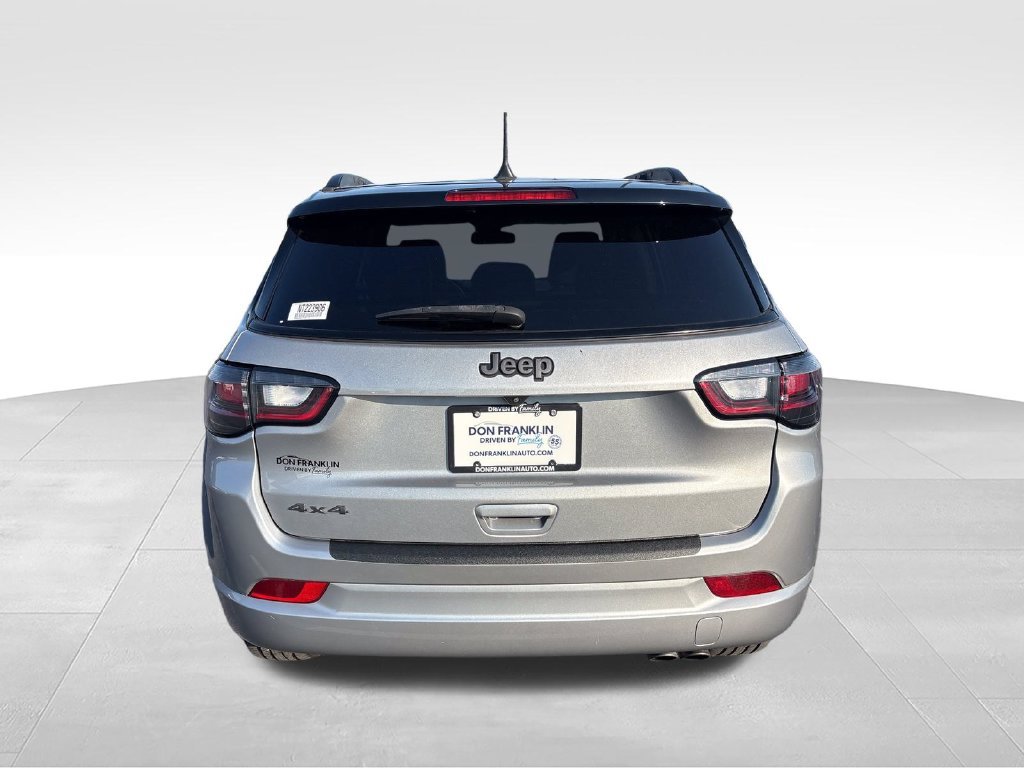 Used 2022 Silver Jeep High Altitude image 4