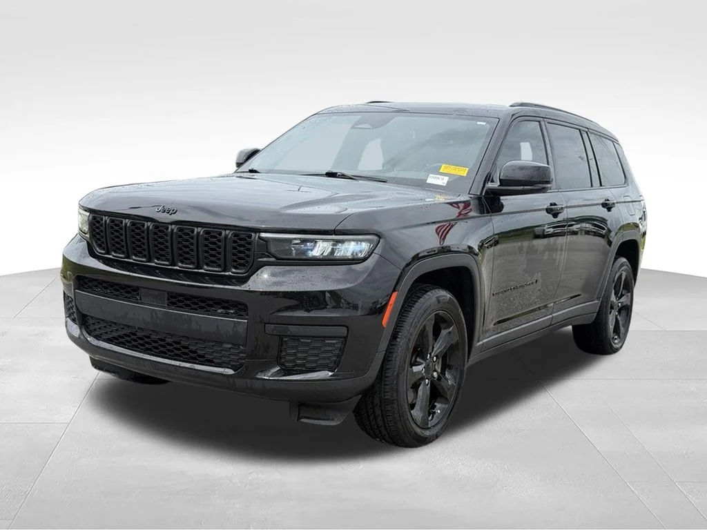 Used 2021 Black Jeep Altitude image 1