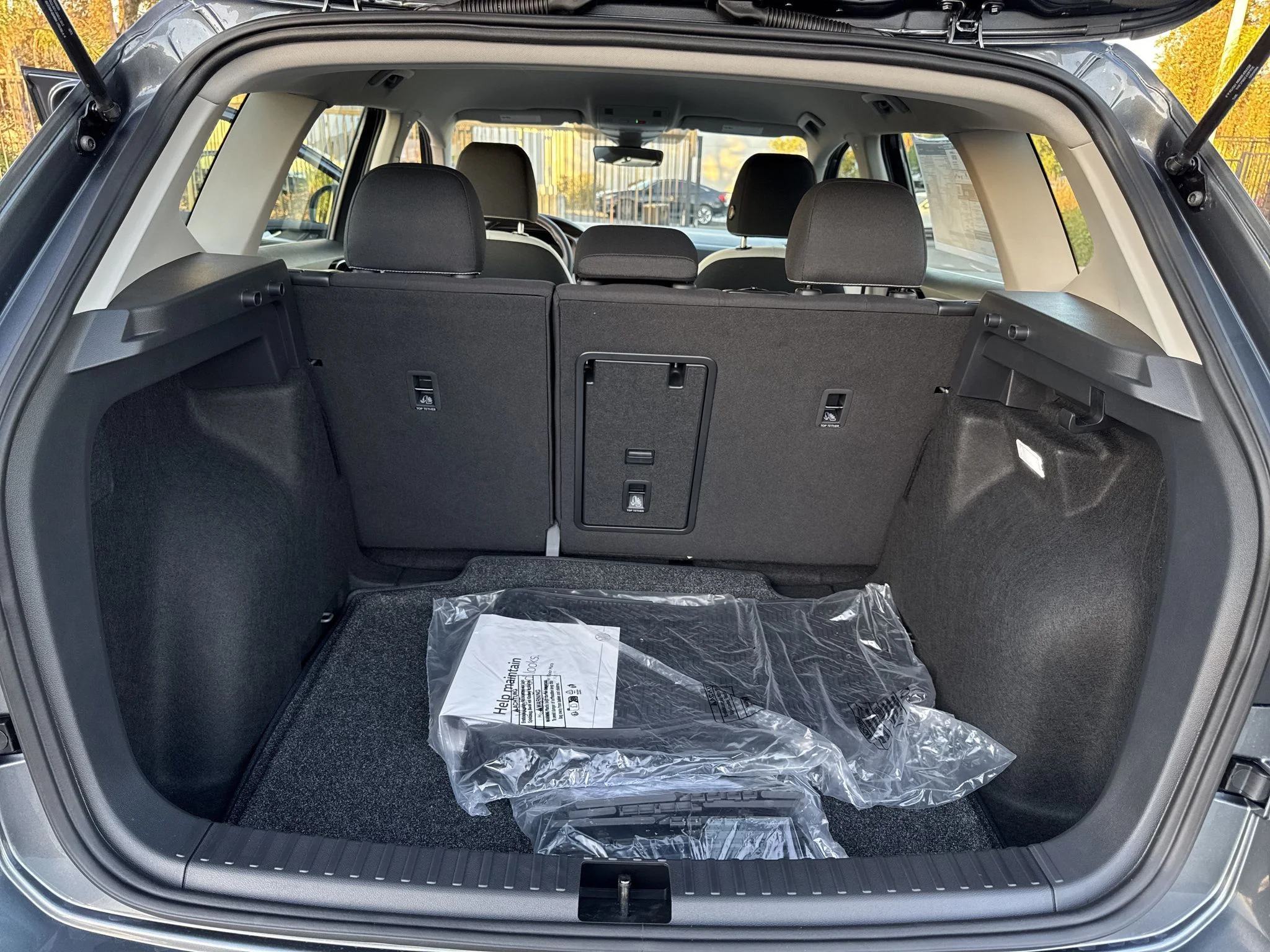New 2027 Platinum Gray Metallic Volkswagen S image 32
