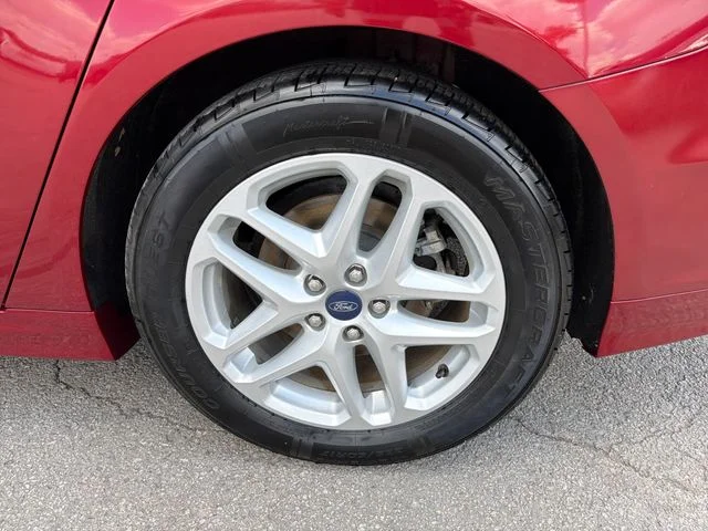 Used 2014 Red Ford SE image 31