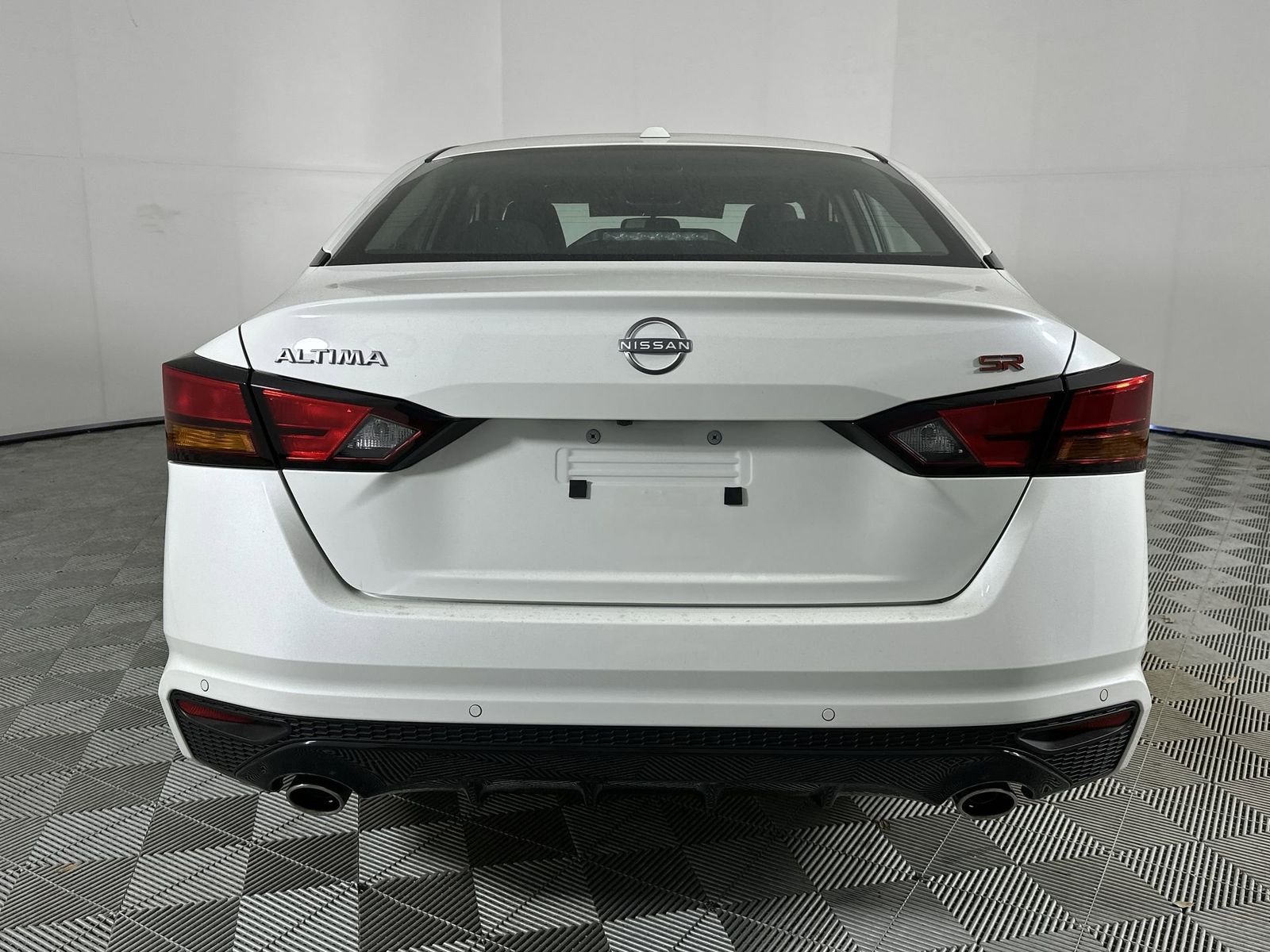 2025 Nissan Altima SR - Photo 7