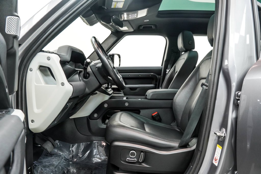 Used 2023 Gray Land Rover SE image 17