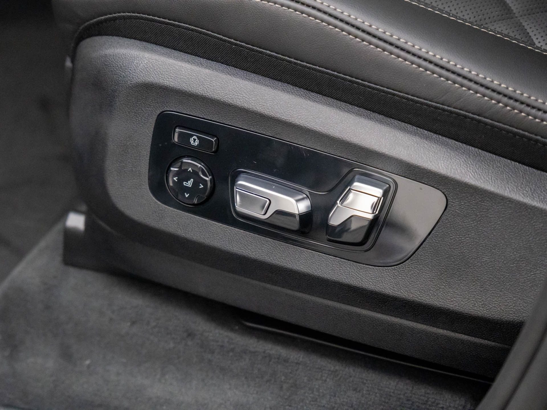 New 2026 Skyscraper Grey Metallic BMW xDrive50e image 15