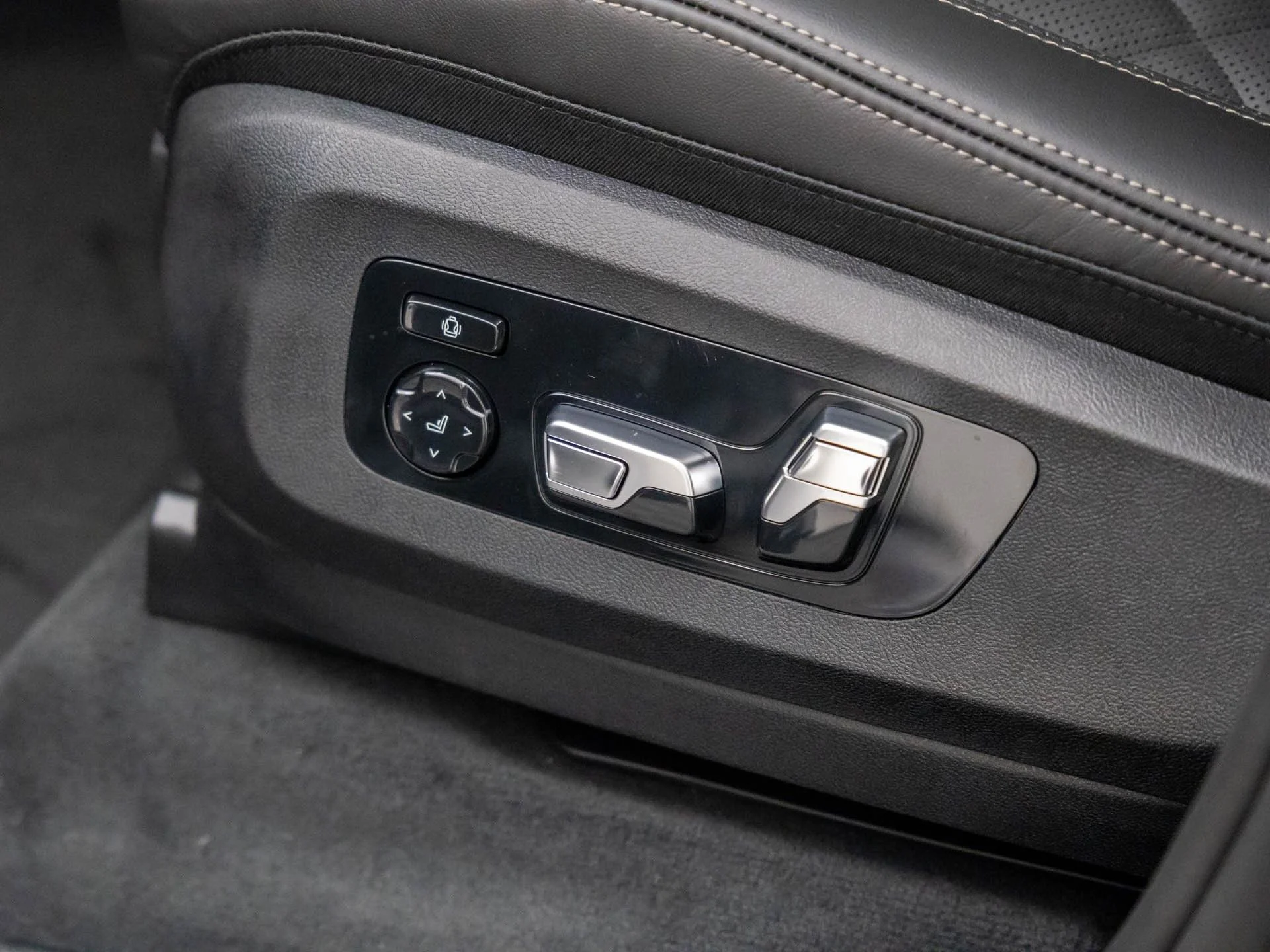 New 2026 Gray BMW xDrive50e image 15