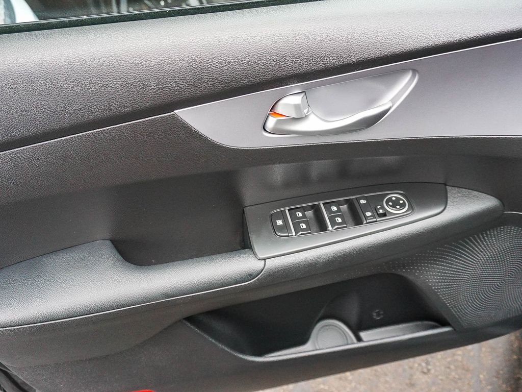 Used 2024 Black Kia LXS image 19