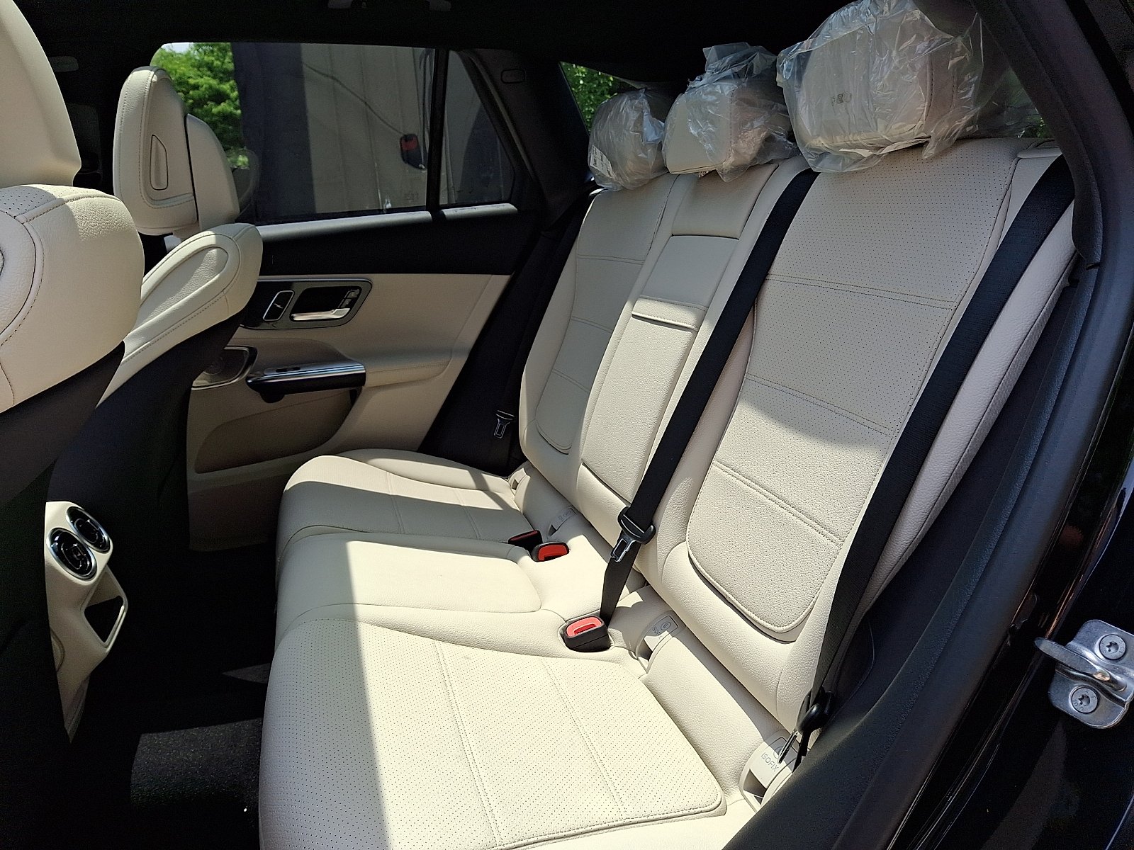 New 2026 Obsidian Black Metallic Mercedes-Benz GLC 300 image 8