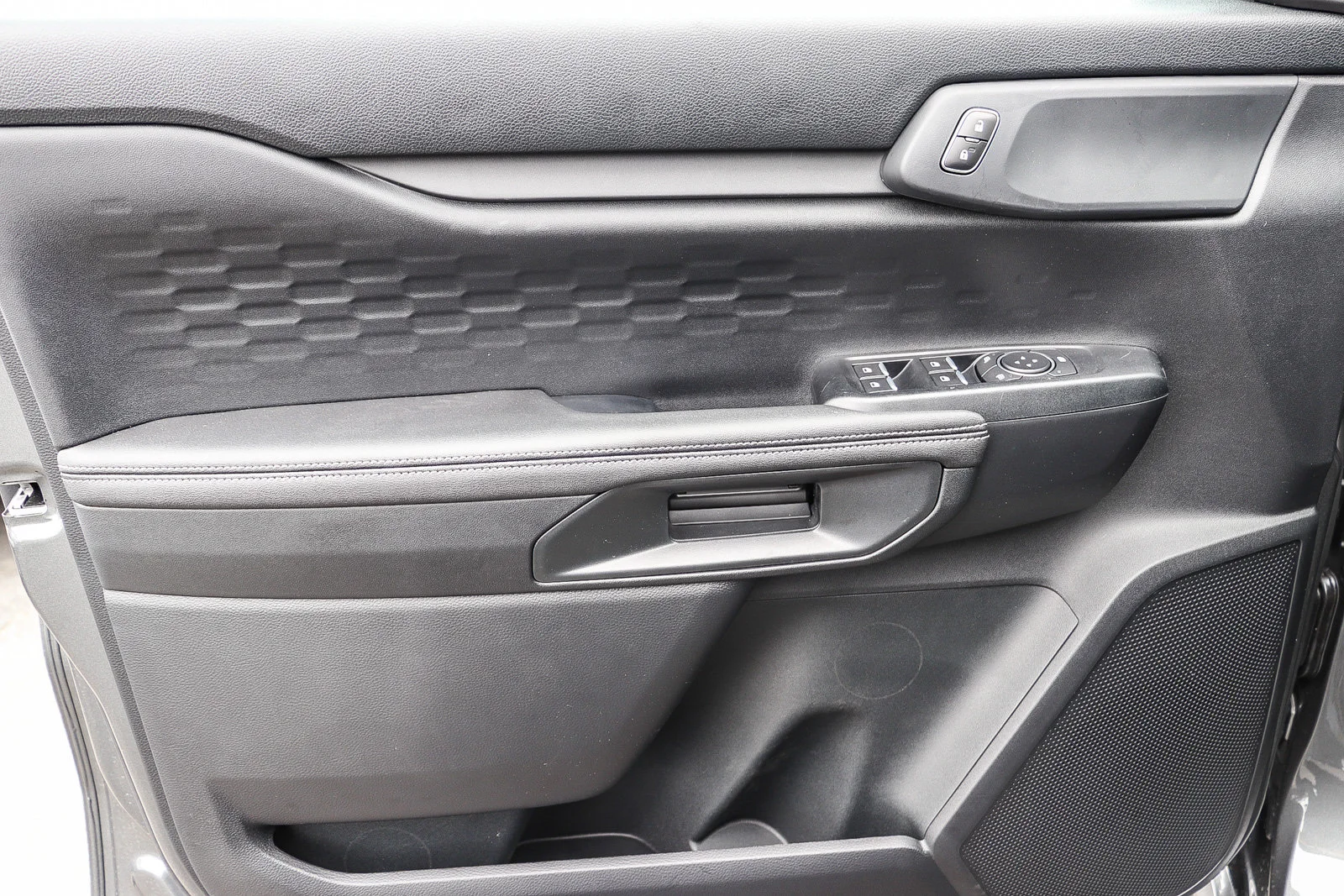 New 2026 Carbonized Gray Metallic Ford XLT image 24