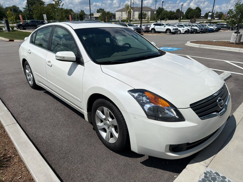 Used 2007 Winter Frost Nissan 3.5 SL image 1
