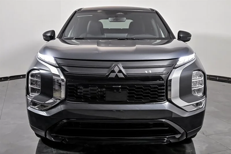 New 2026 Graphite Gray Metallic Mitsubishi LE 1.5T 2WD image 4
