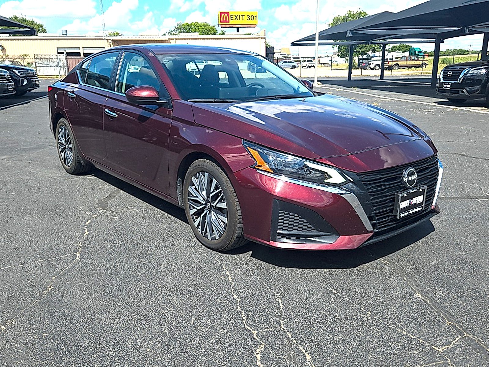 Used 2024 Scarlet Ember Nissan SV FWD image 2