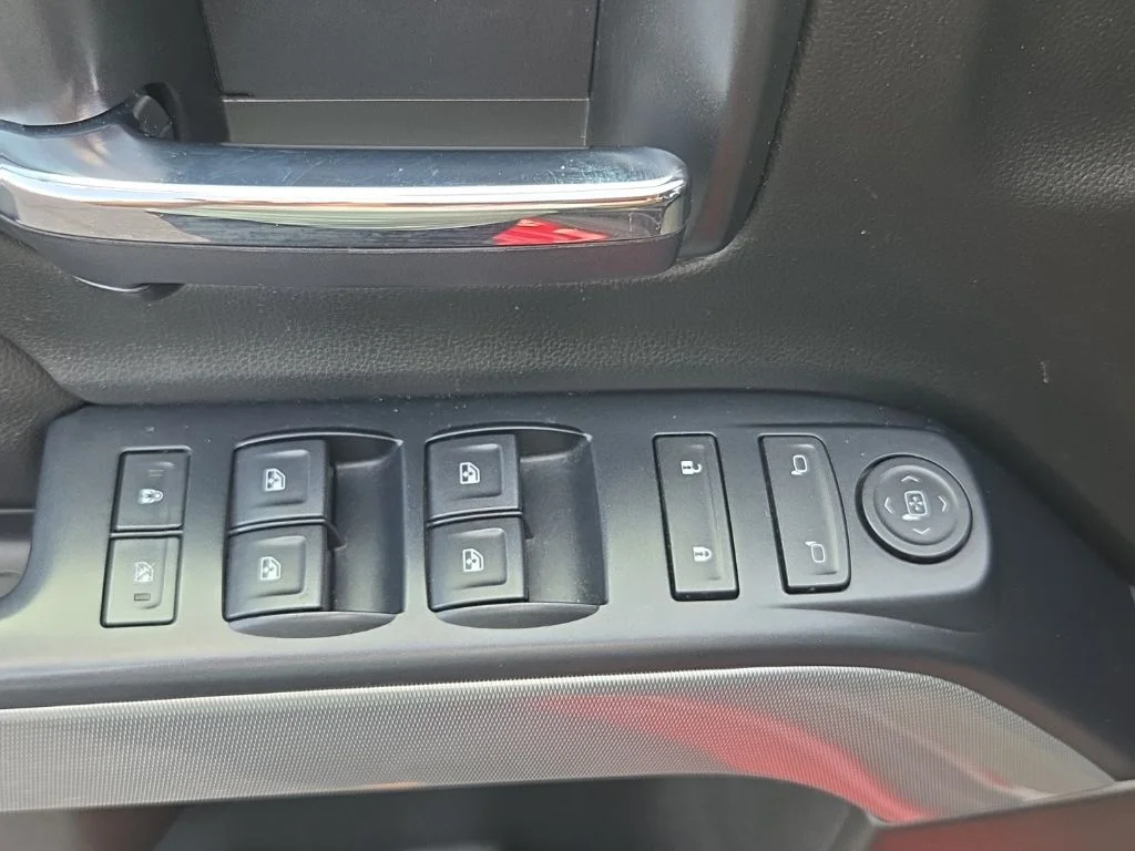 Used 2018 Red Chevrolet LT image 37