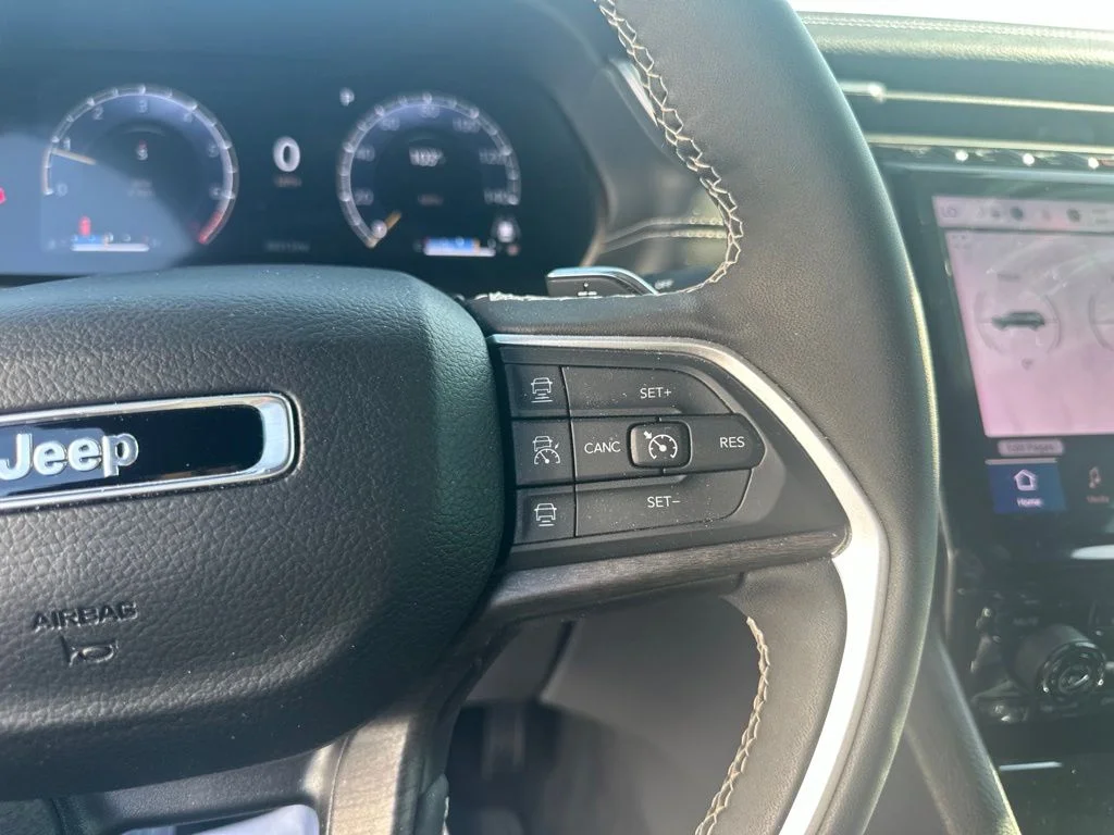 Used 2024 Diamond Black Jeep Limited image 13