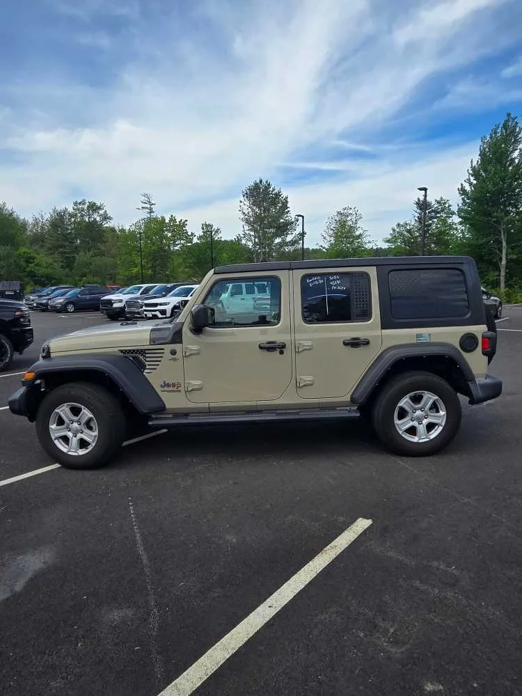2022 Jeep Wrangler Sport S's photo