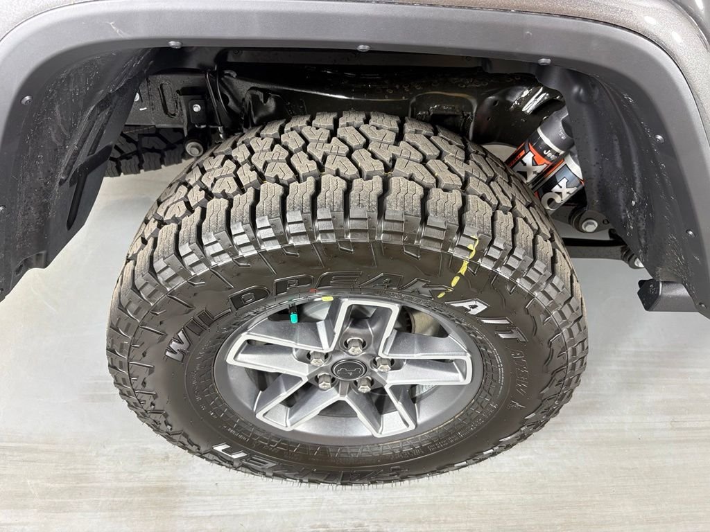 New 2026 Granite Crystal Metallic Clearcoat Jeep Mojave image 28