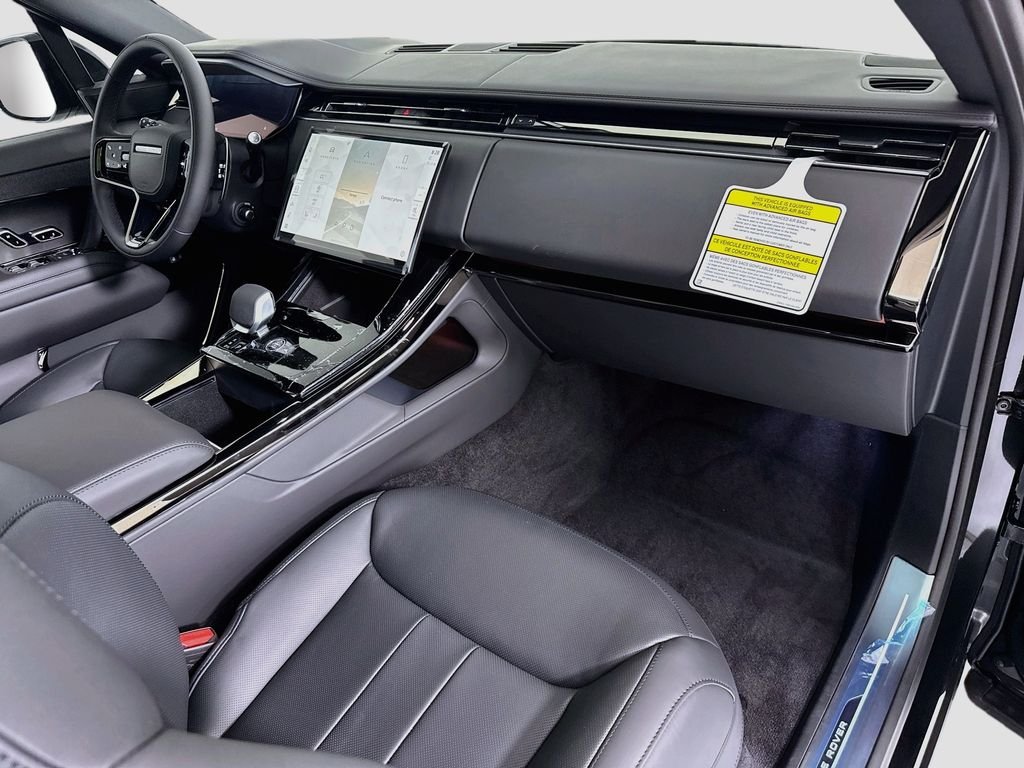 New 2026 Santorini Black Land Rover Dynamic SE image 17