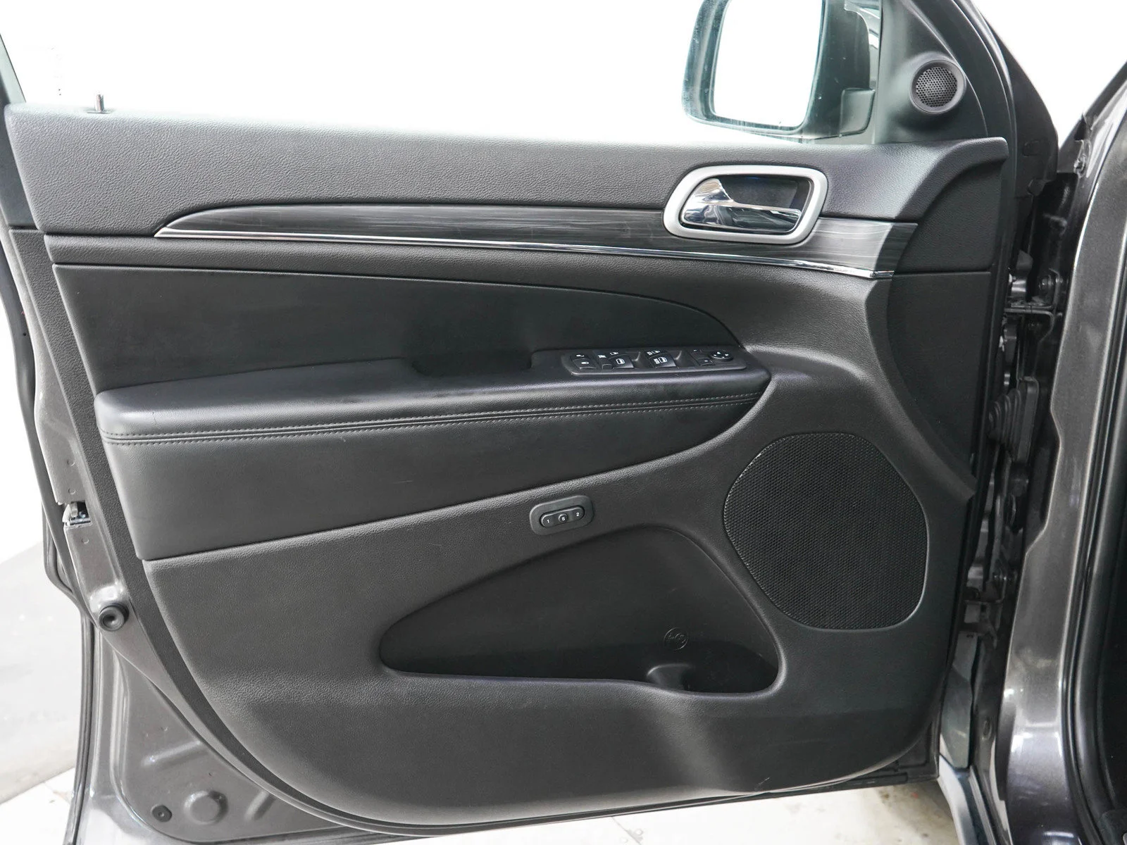 Used 2019 Granite Crystal Metallic Clearcoat Jeep Limited image 20