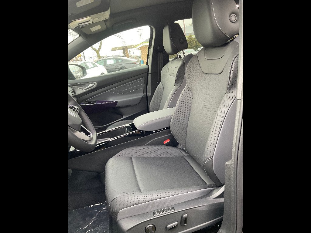 New 2025 Deep Black Pearl Volkswagen Pro S Plus image 6