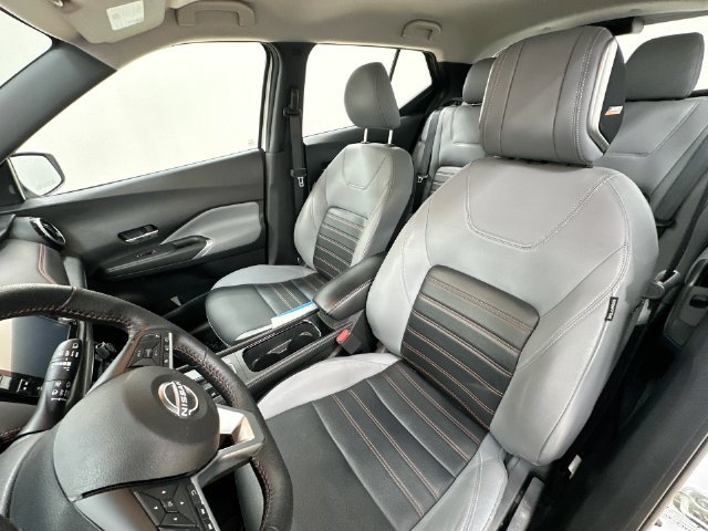 Used 2022 White Nissan SR image 14
