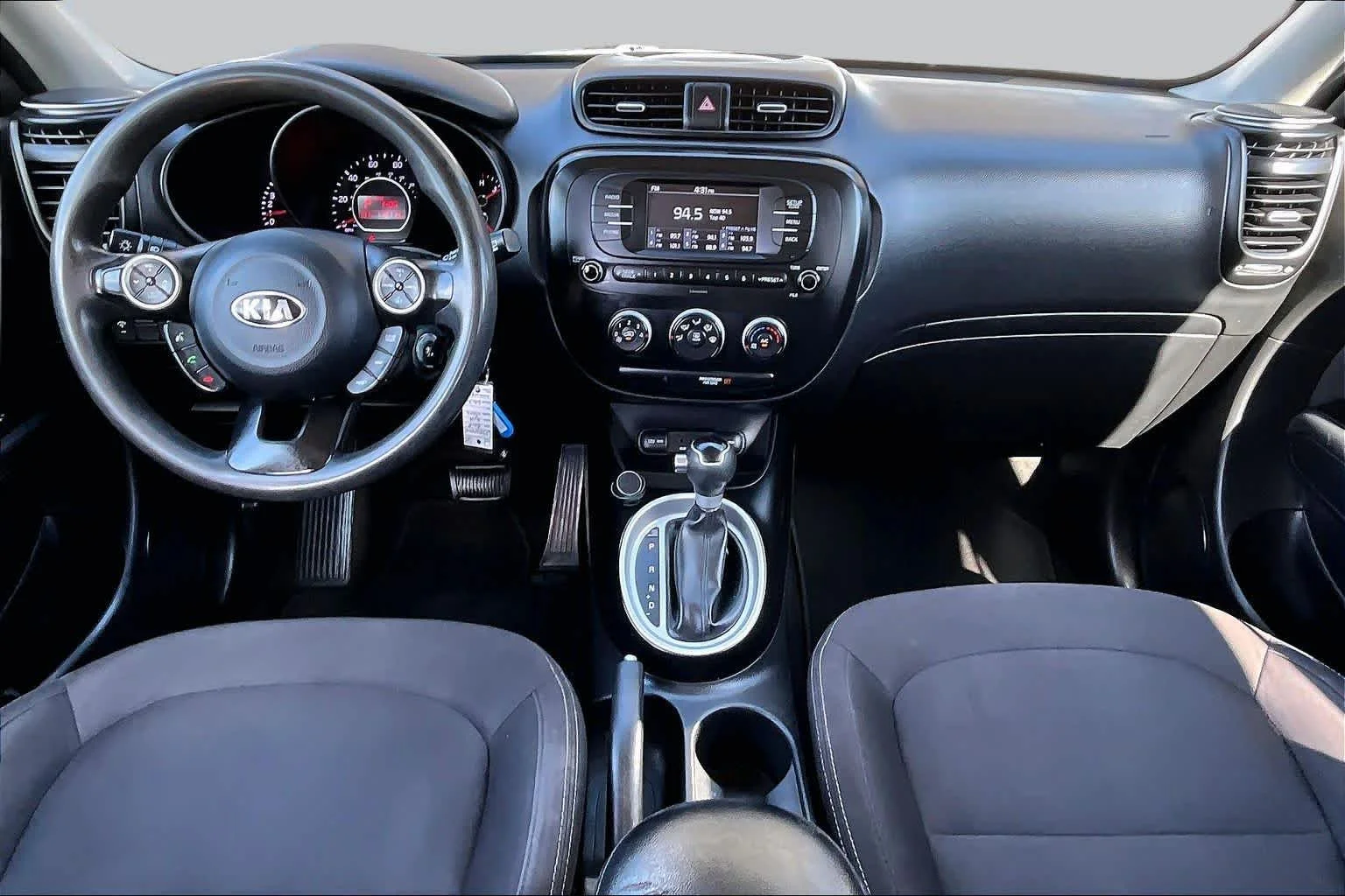 Used 2018 Clear White Kia Base image 15