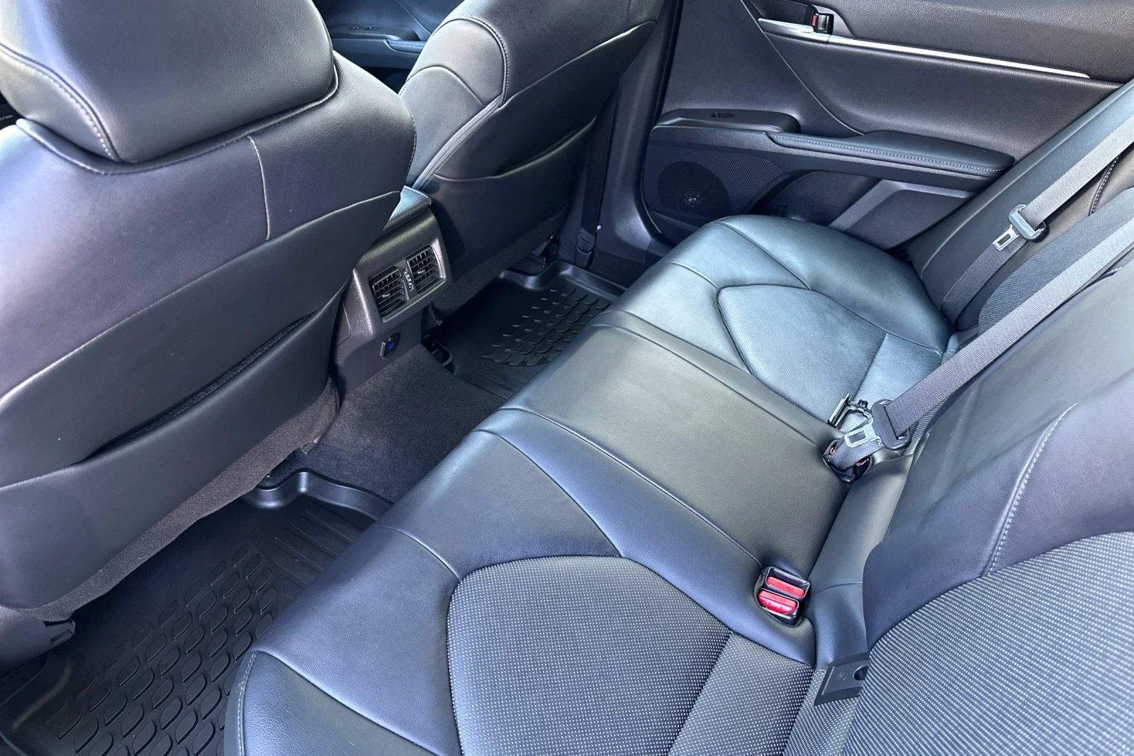 Used 2021 Gray Toyota XLE image 11