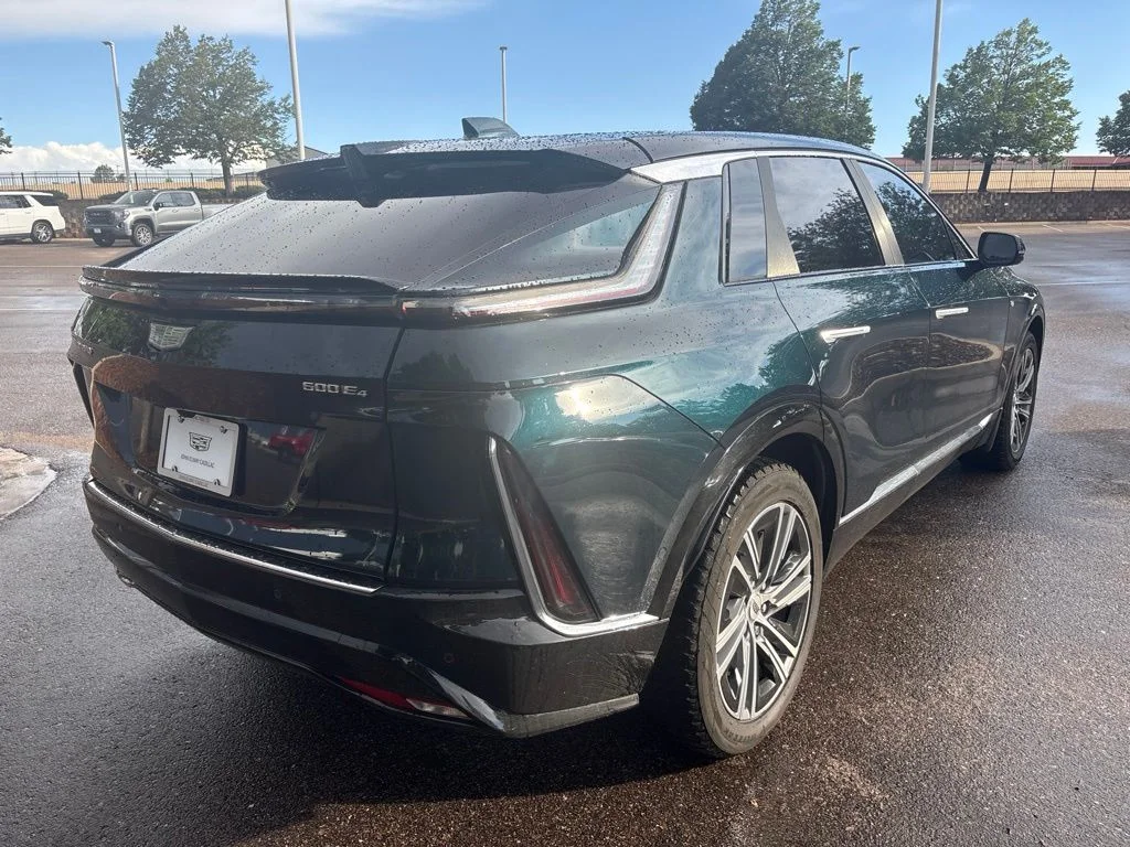 Used 2024 Emerald Cadillac Luxury image 5