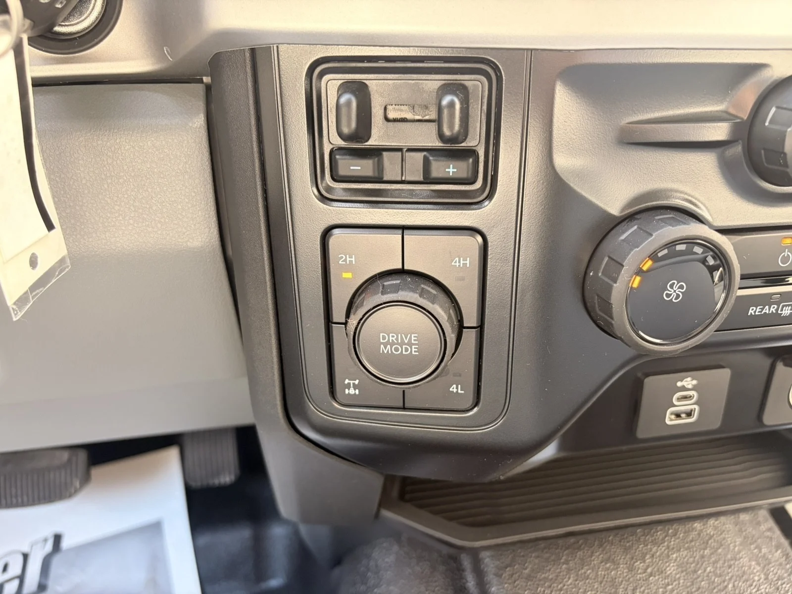 New 2027 Oxford White Ford F-250® XL image 20