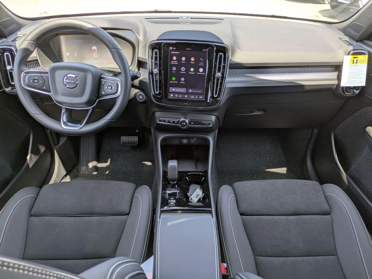 2026 Volvo XC40 Ultra Black Edition - Photo 11