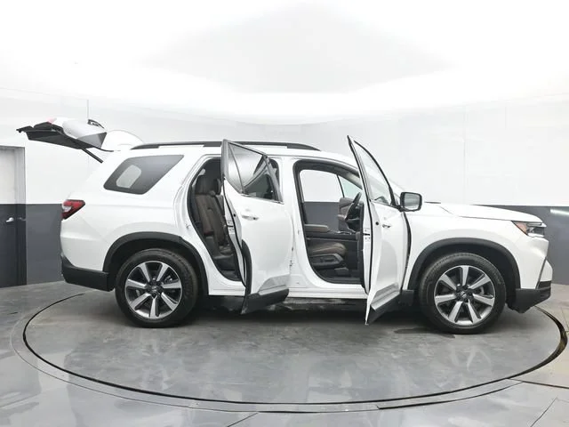 Used 2025 Platinum White Pearl Honda AWD Elite image 117