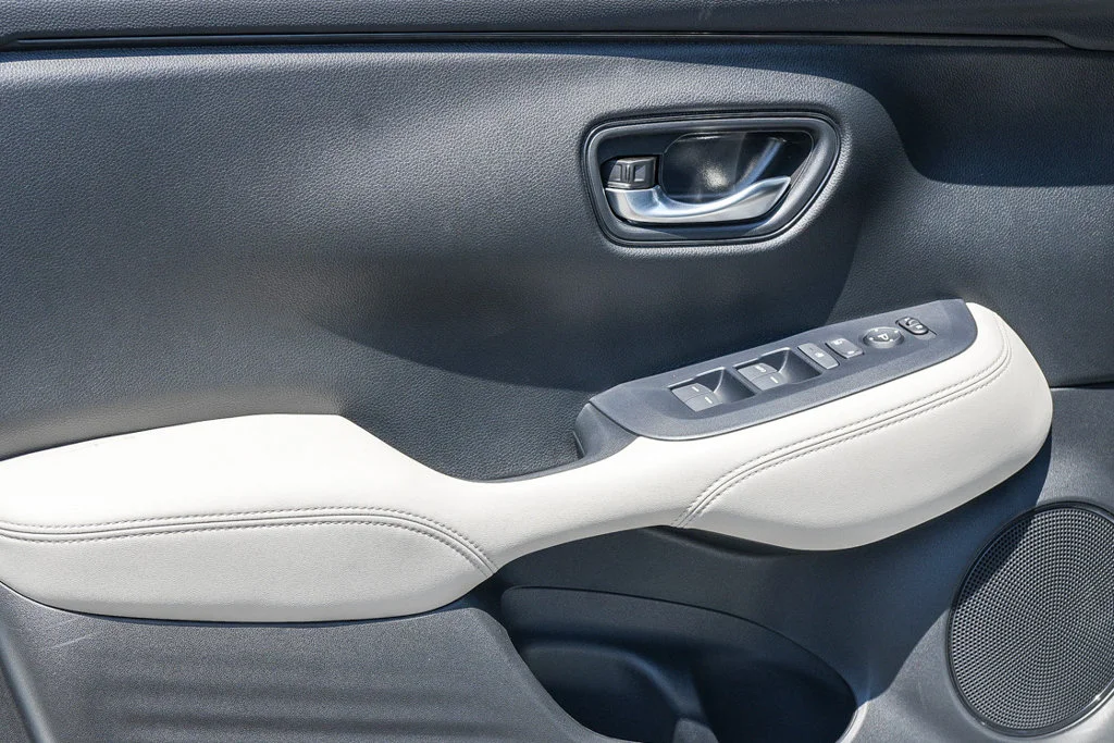 New 2027 Platinum White Pearl Honda LX image 23