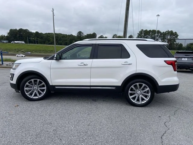 Used 2016 White Ford Limited image 6