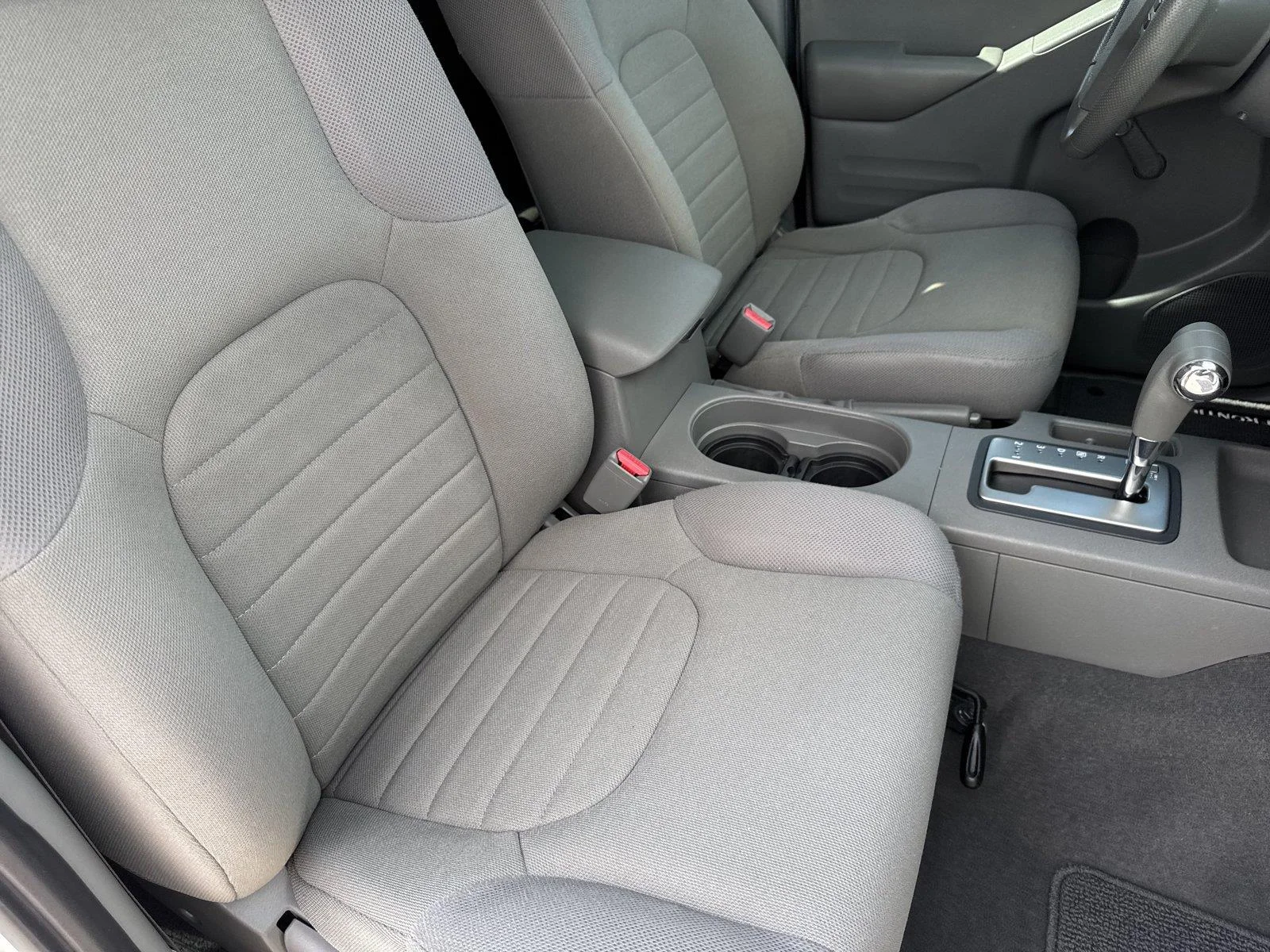 Used 2019 Glacier White Nissan S image 30