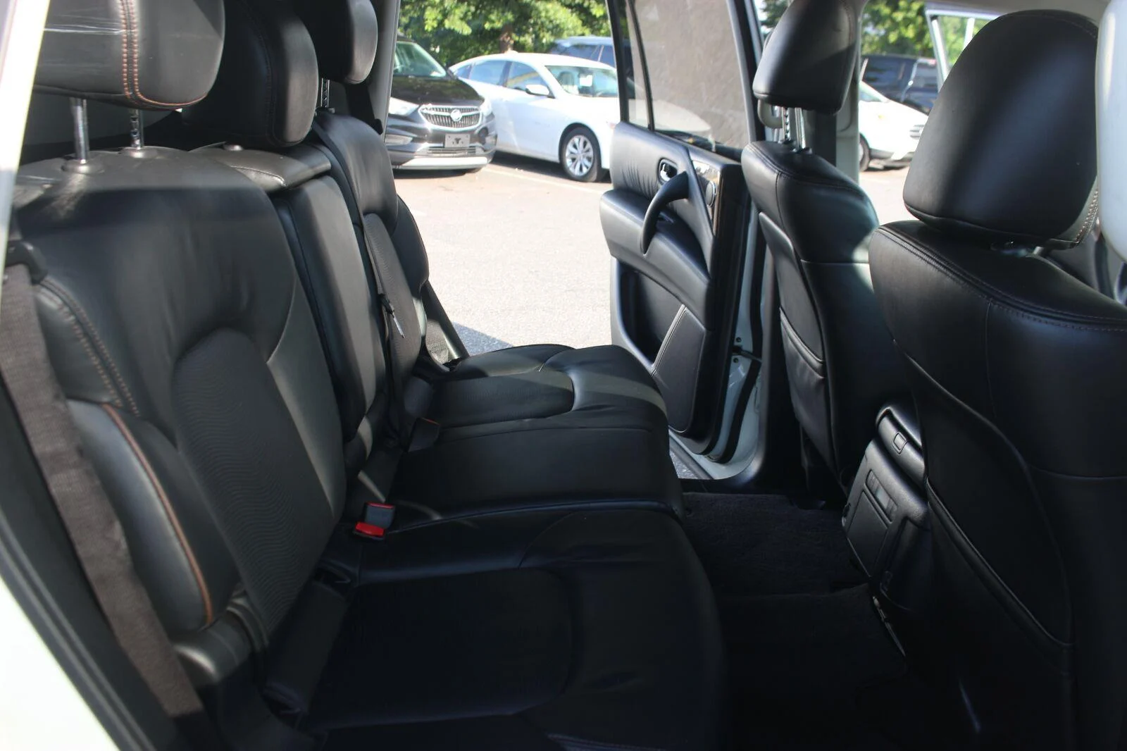 Used 2019 White Nissan SL image 38
