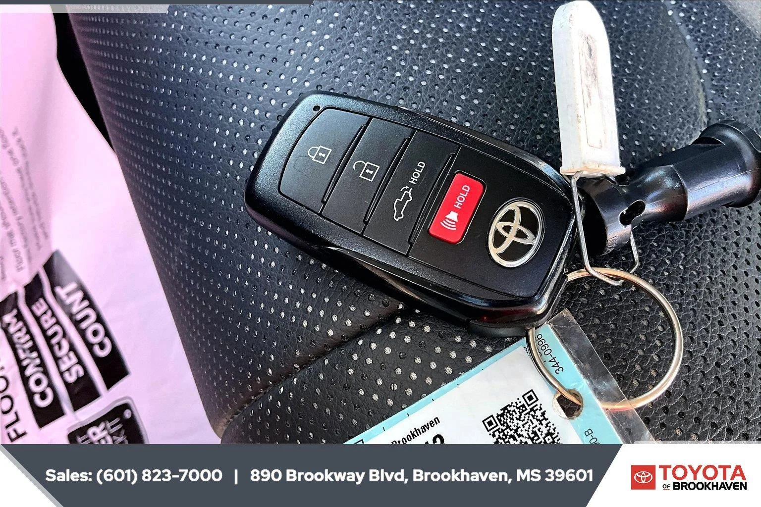 Used 2023 Ice Cap Toyota SR5 image 9