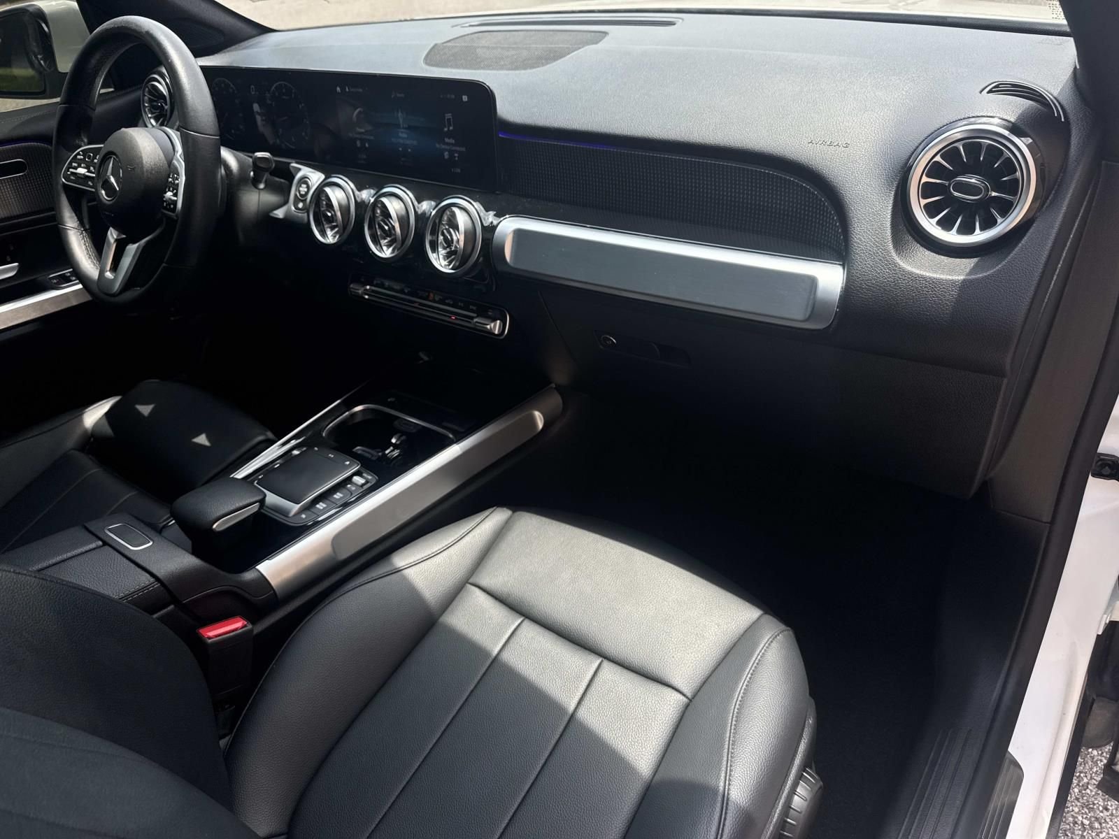 Used 2022  Mercedes-Benz GLB 250 image 14