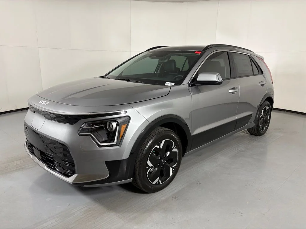 New 2026 Steel Gray Kia WIND image 4
