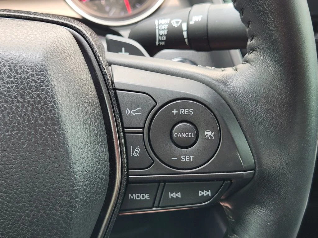 Used 2022 Wind Chill Pearl Toyota XSE image 31