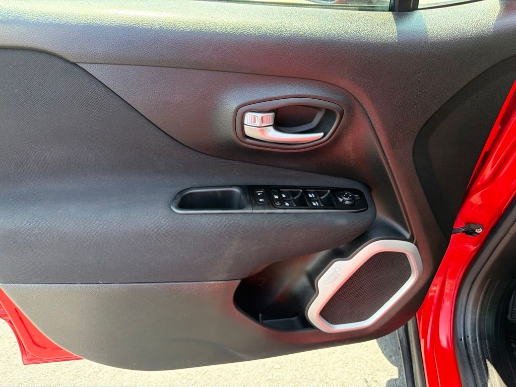 Used 2020 Red Jeep Latitude image 9