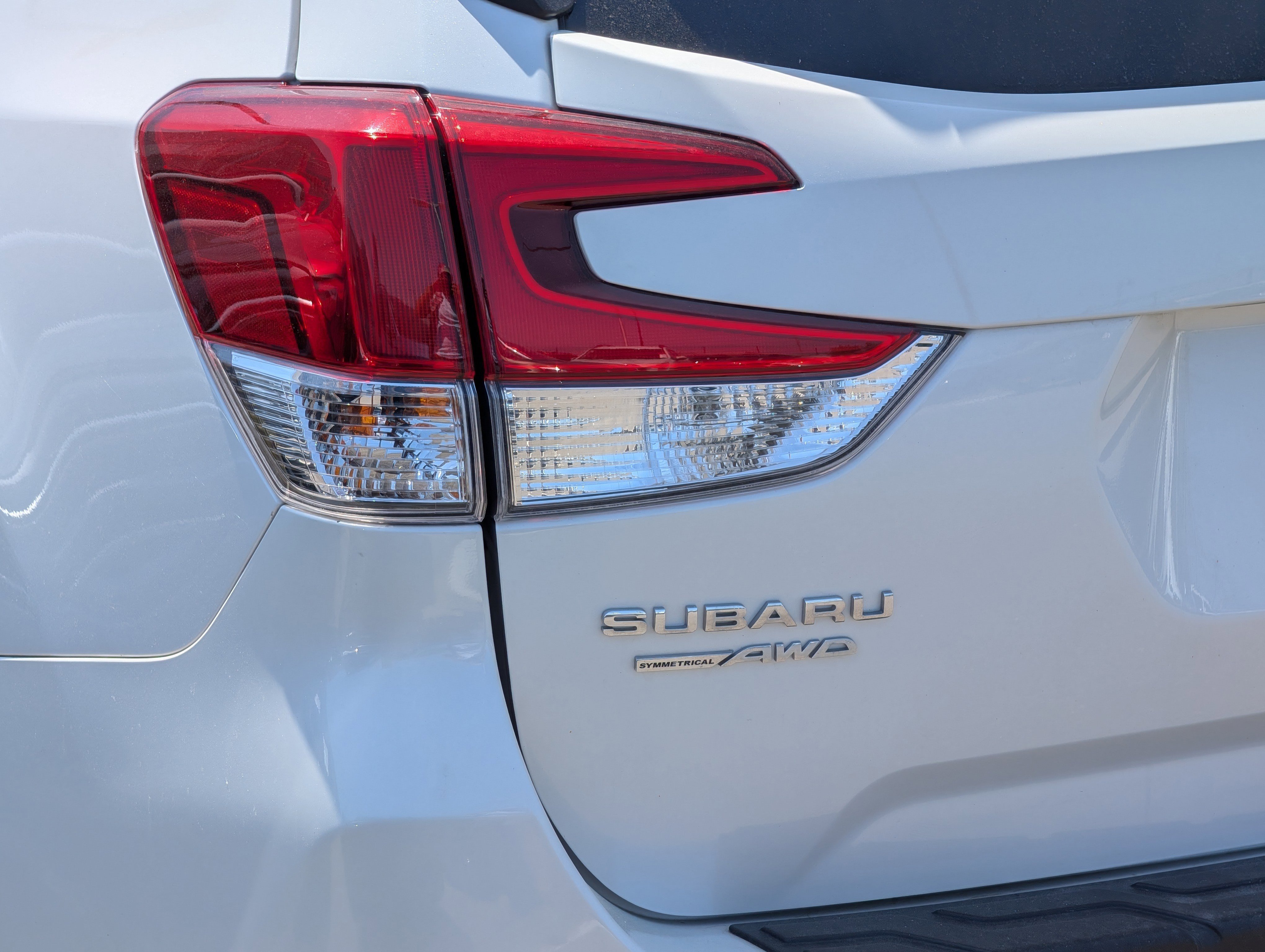 Used 2022 Crystal White Pearl Subaru Premium image 17