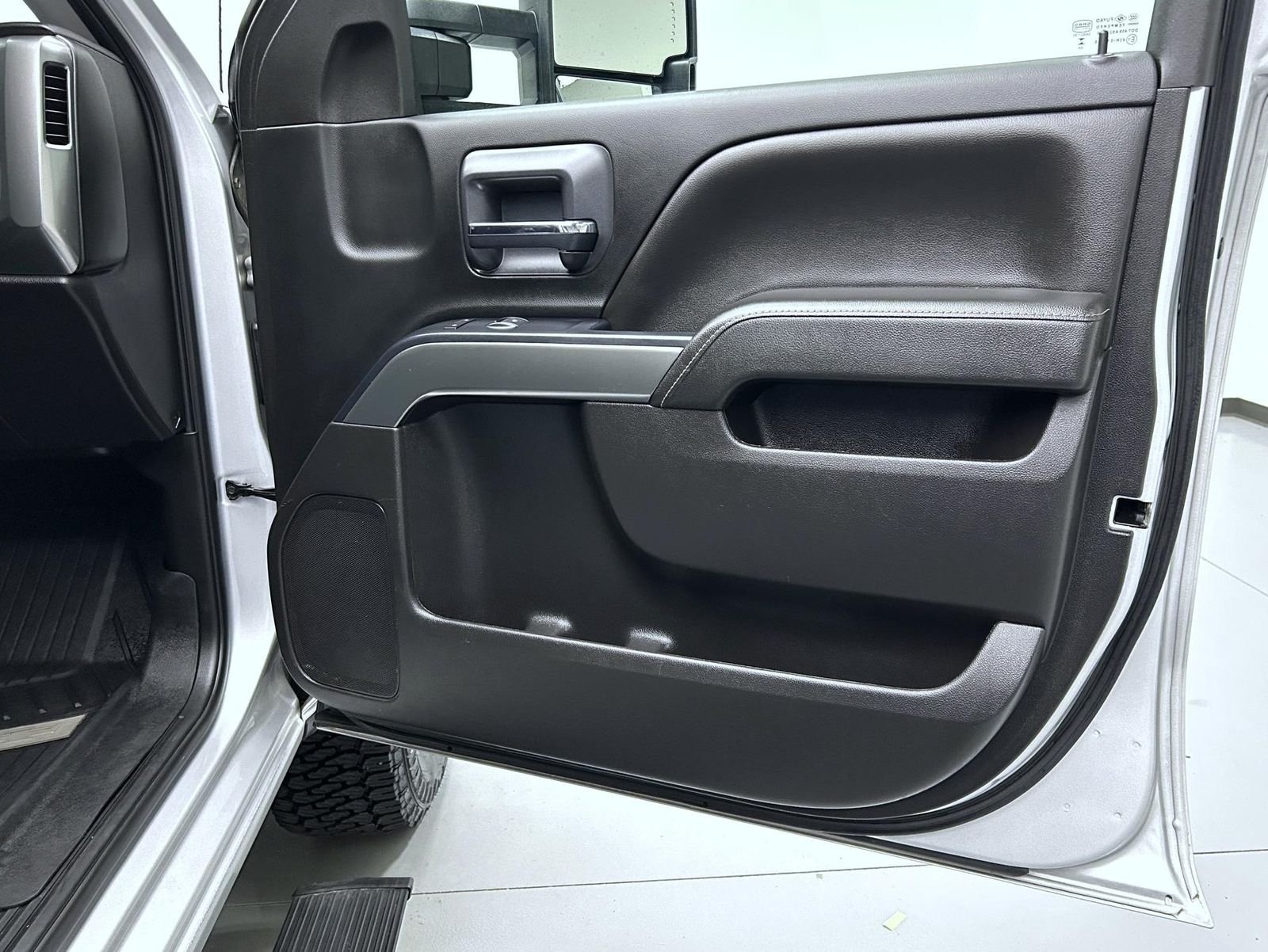 Used 2018 Silver Chevrolet LT image 16