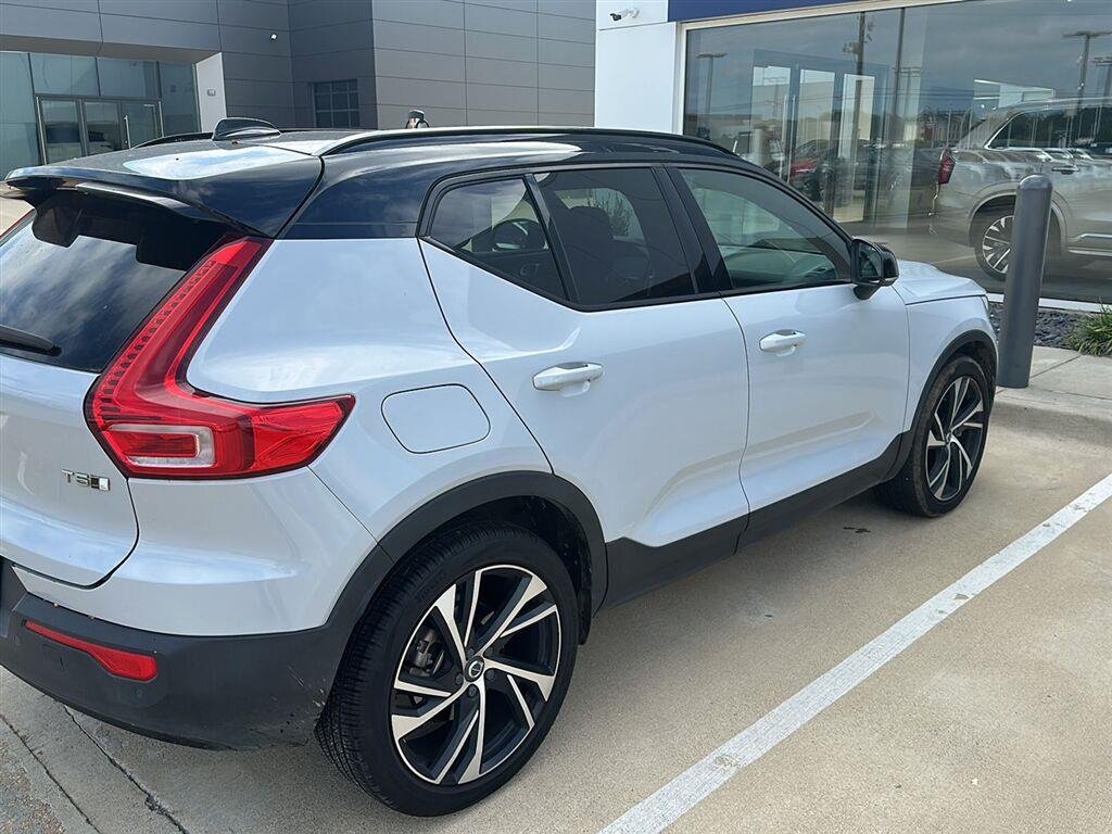 Used 2021 Glacier Silver Metallic Volvo R-Design image 8