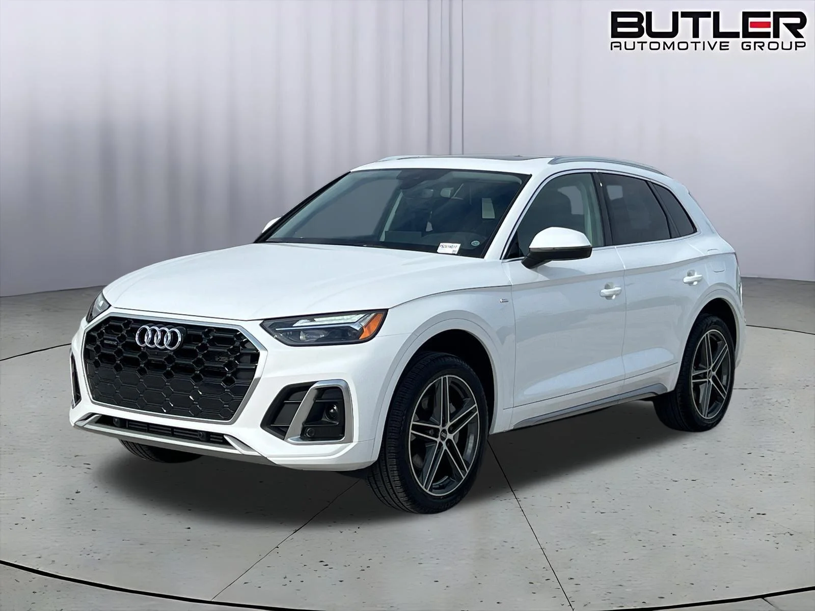 2025 Audi Q5 55 e Premium Plus's photo