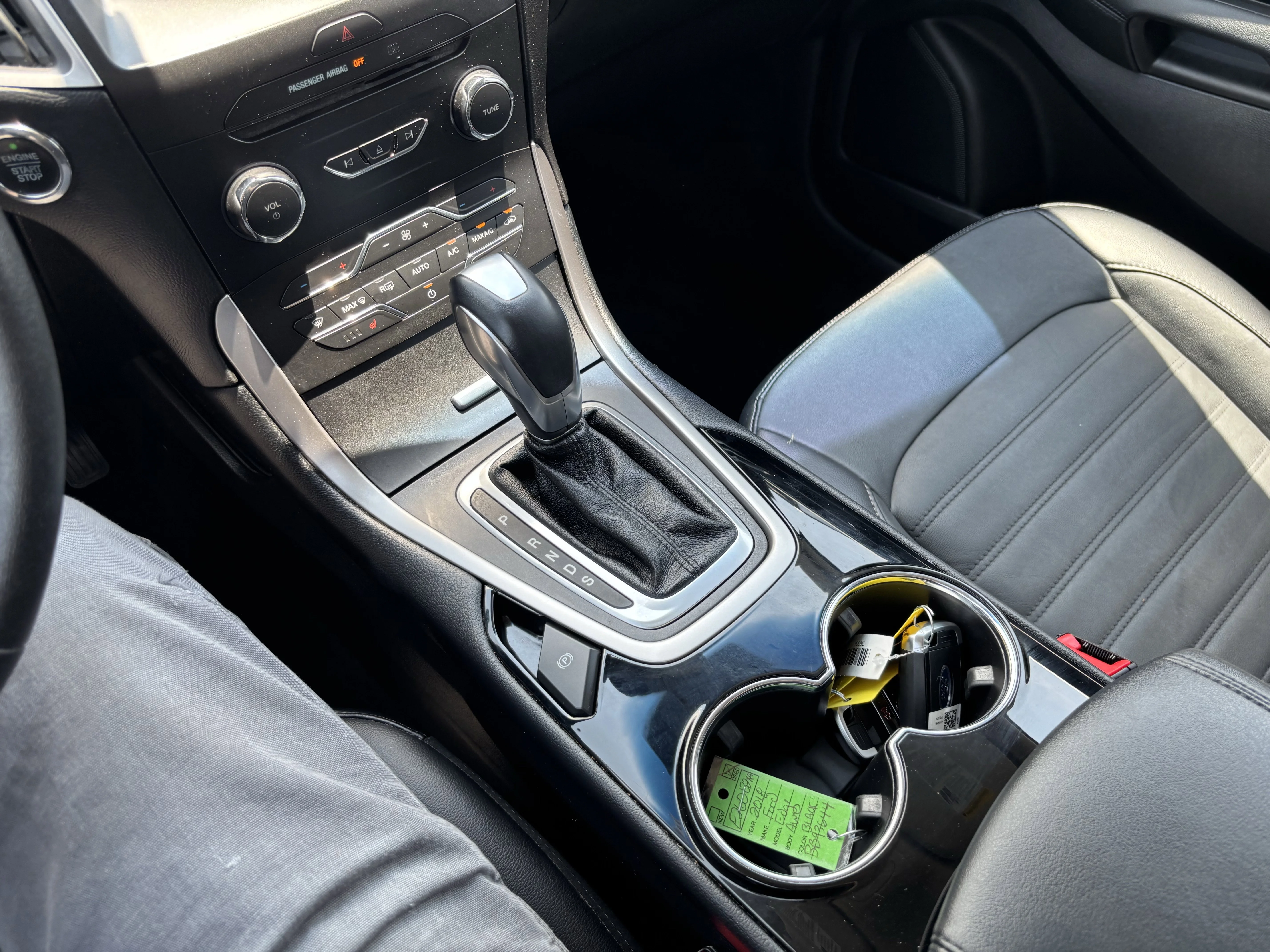 Used 2018 Shadow Black Ford SEL image 28